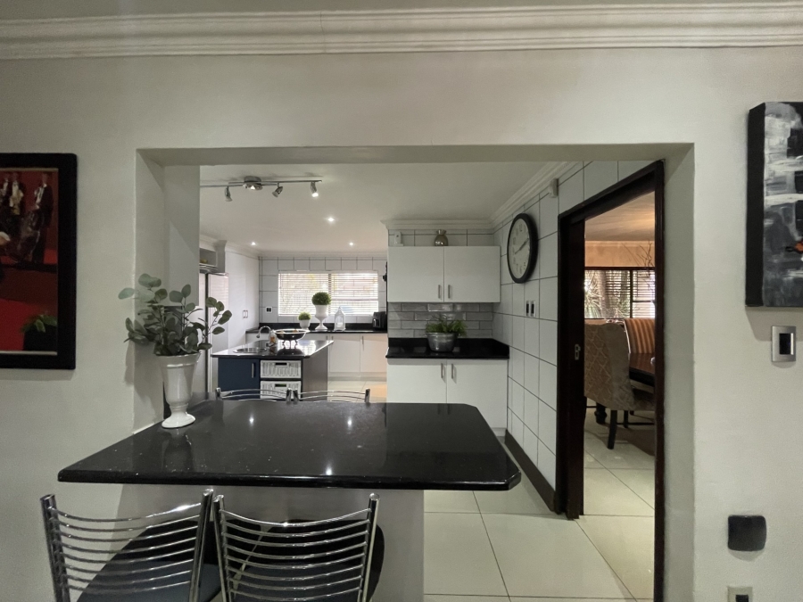 4 Bedroom Property for Sale in Heuwelsig Free State